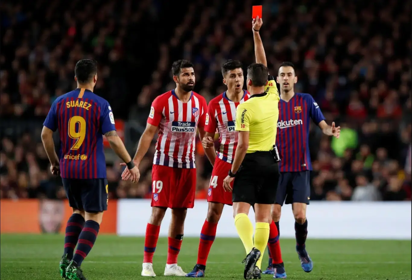 Referee showing red card to Atlético player 19 during Barcelona vs Atlético — used on 1xBet Sri Lanka review